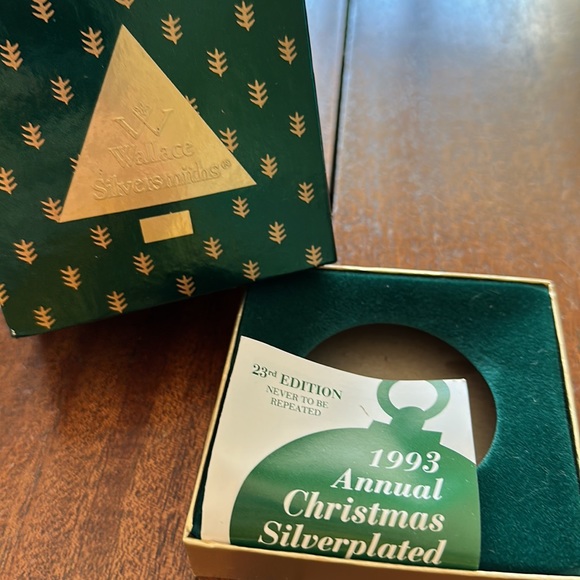 Wallace 1993 Annual Christmas bell - Picture 3 of 4